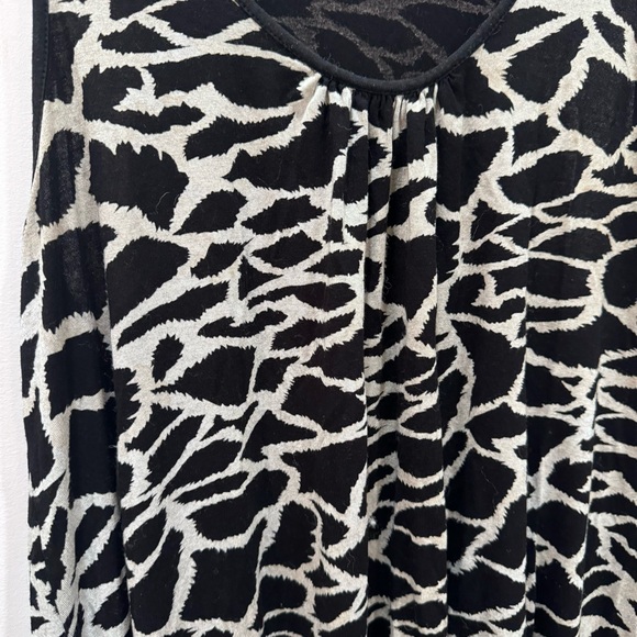 Red coral extra large, sleeveless, asymmetrical, hem, abstract, print tank top - Picture 4 of 6